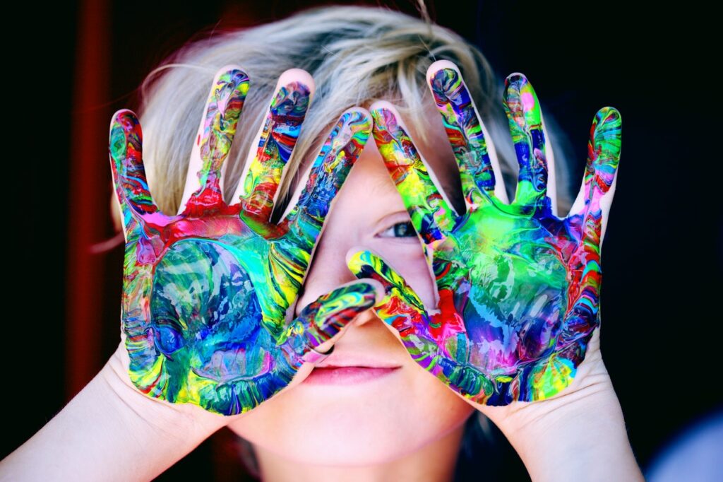 kids hands, photo by Sharon McCutcheon from Pexels